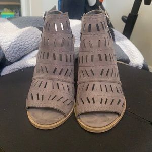 Super cute grey suede heels